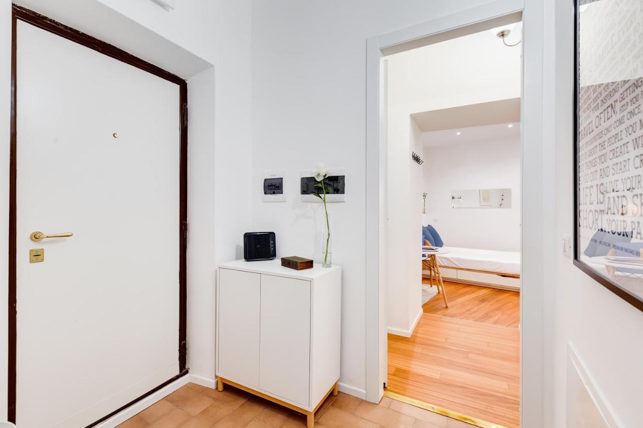 Lovely And Modern Nest Near The Colosseum Рим Екстер'єр фото