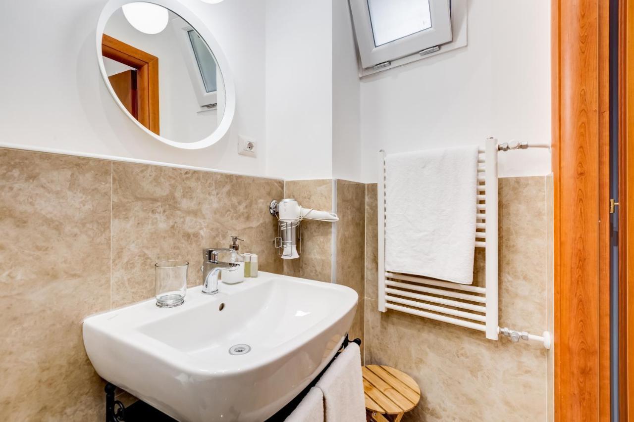 Lovely And Modern Nest Near The Colosseum Рим Екстер'єр фото
