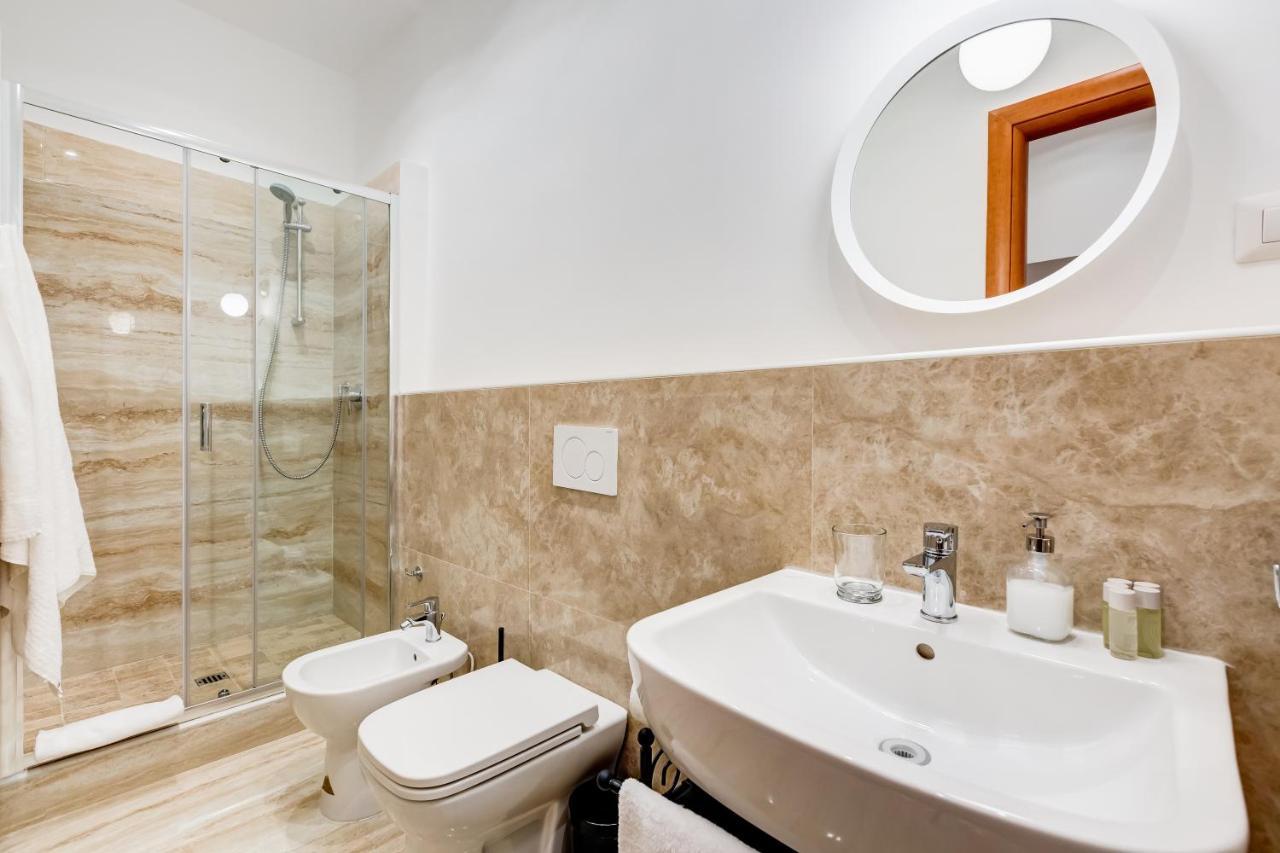 Lovely And Modern Nest Near The Colosseum Рим Екстер'єр фото
